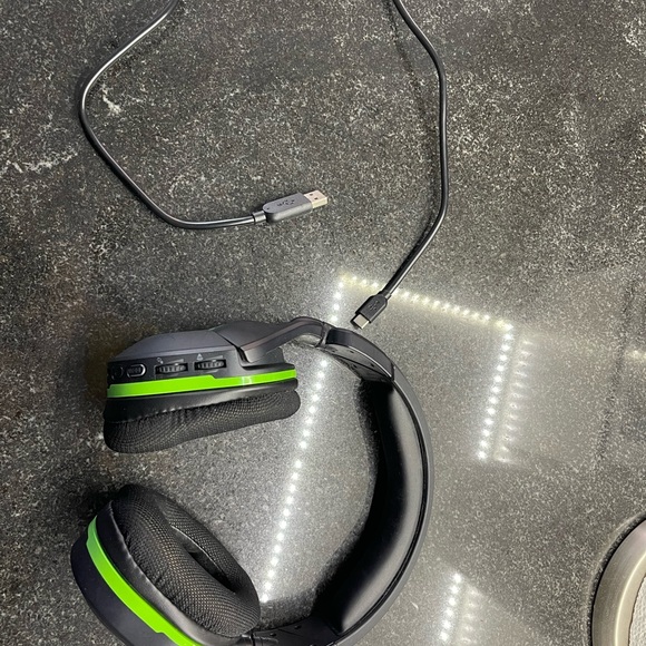 Rarely used Turtle Beach Xbox headset - Picture 5 of 6